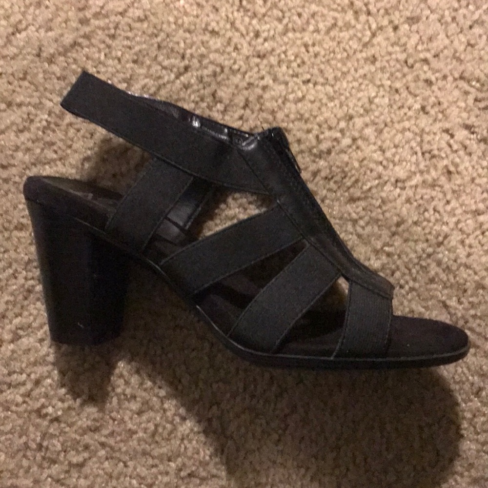 Confortable Black strappy sandalheel Aerosoles 7.5
